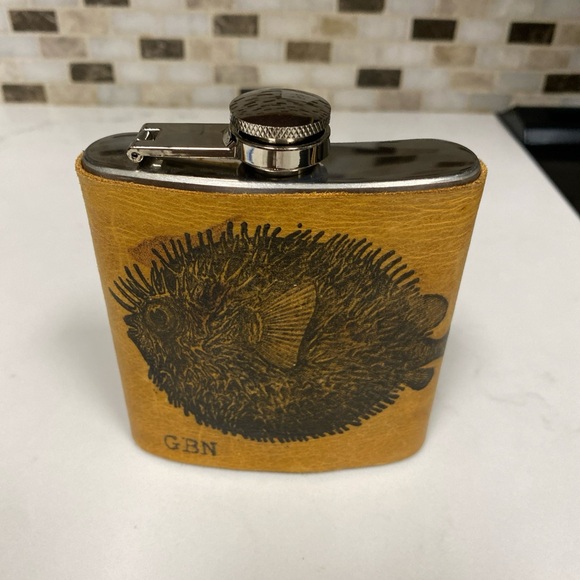 Top Shelf Stainless Steel Leather Covered Flasks 6 oz. - Picture 3 of 15